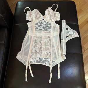 Victoria's Secret bustier/ lingerie size 34C